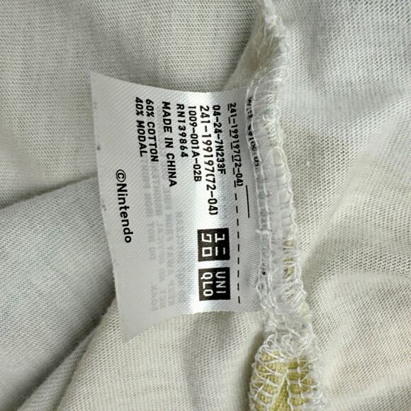 UTGP Nintendo PIKMIN x UNIQLO T-shirt  2017 Rare Women's Medium - Picture 8 of 8